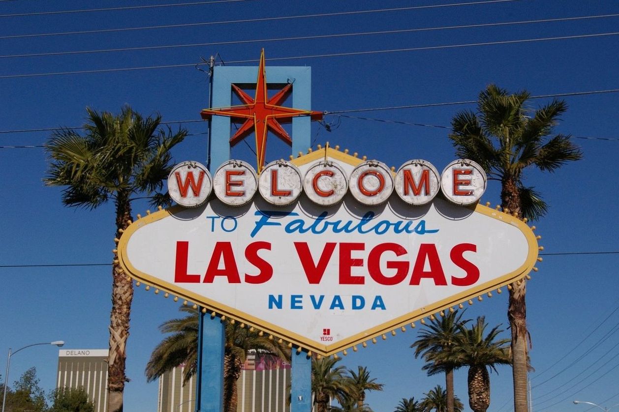 Trainer demonstrating the Vegas welcome gesture